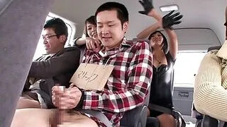 Heiße Typen wichsen einen Bus voller Jungfrauen ab.
