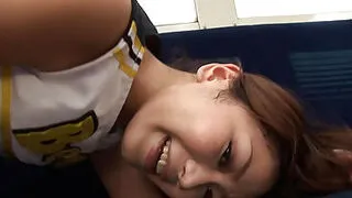 Die japanische Cheerleaderin Runa Sezaki ist geil.