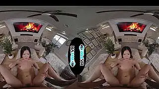 WETVR Маленькая грудь Азиатка Лулу Чу катается на большом VR-члене
