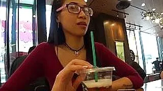 性感泰国熟女业余爱好者在商场被搭讪并拍摄了性爱视频