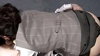 Ihr großer, feuchter Arsch und ihre prallen Brüste brachten ihn zum Orgasmus.