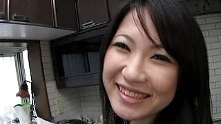 在厨房里把那婊子蹂躏得爽翻了