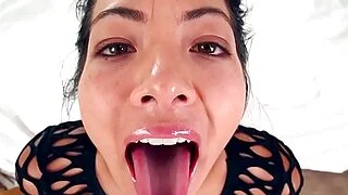 POV アジア人売春婦が精液を浴びる