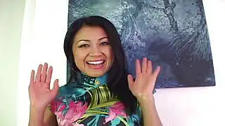 亚洲熟女激情四射 - 火辣熟女带来难忘的第一视角